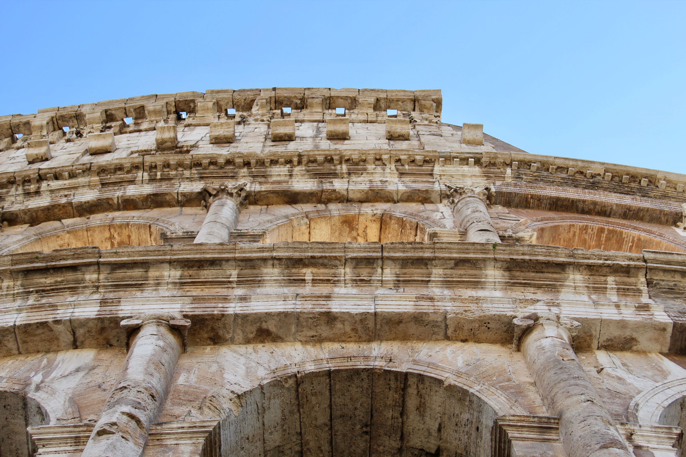 Fassade des Kolosseums, Rom, Italien