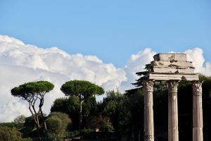 Tempelruine auf dem Forum Romanum, Rom, Italien
