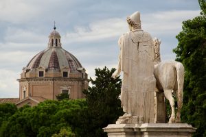 Statue am Kapitolsplatz, Rom, Italien