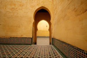 Innenhof des Mausoleum von Moulay Ismail, Meknès, Marokko