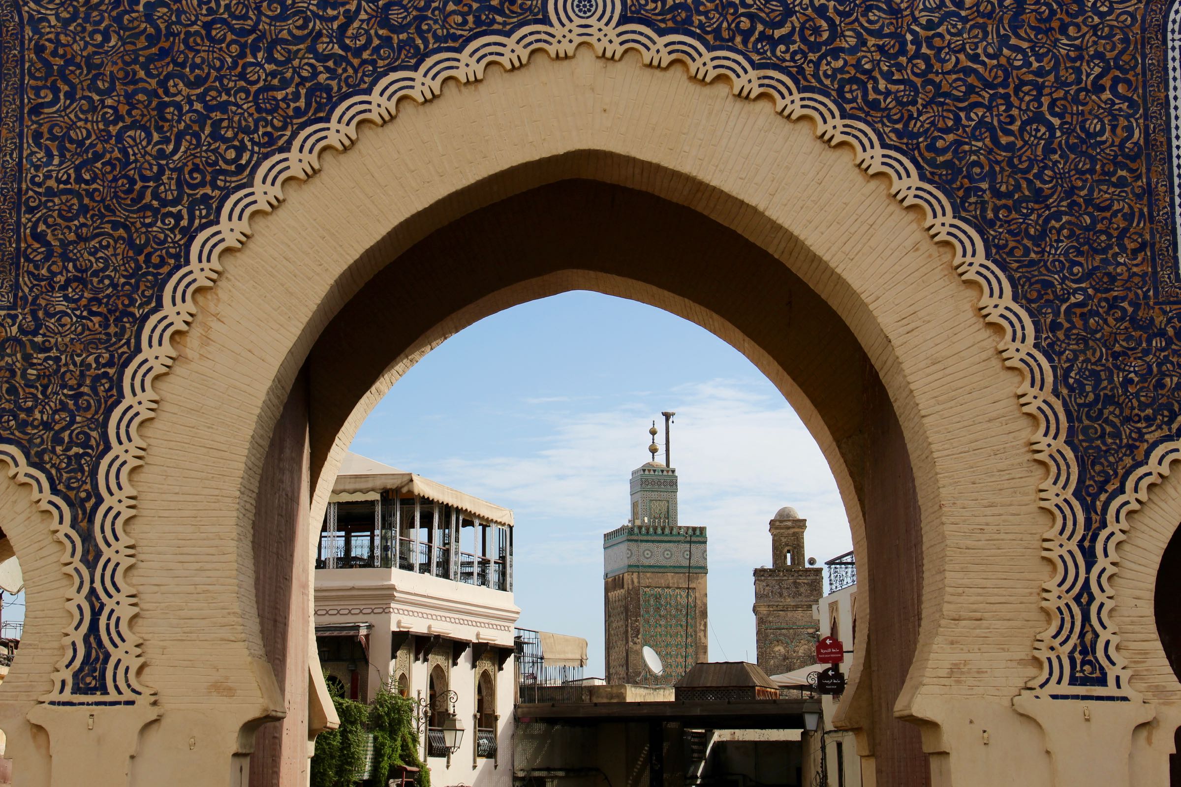 Blick durch das Tor Bab Boujeloud, Fès, Marokko